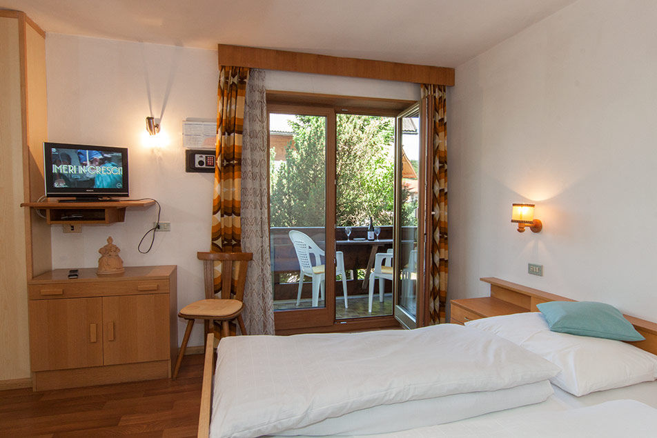 B&B - Room with breakfast - Apartments Martagon in Val Gardena