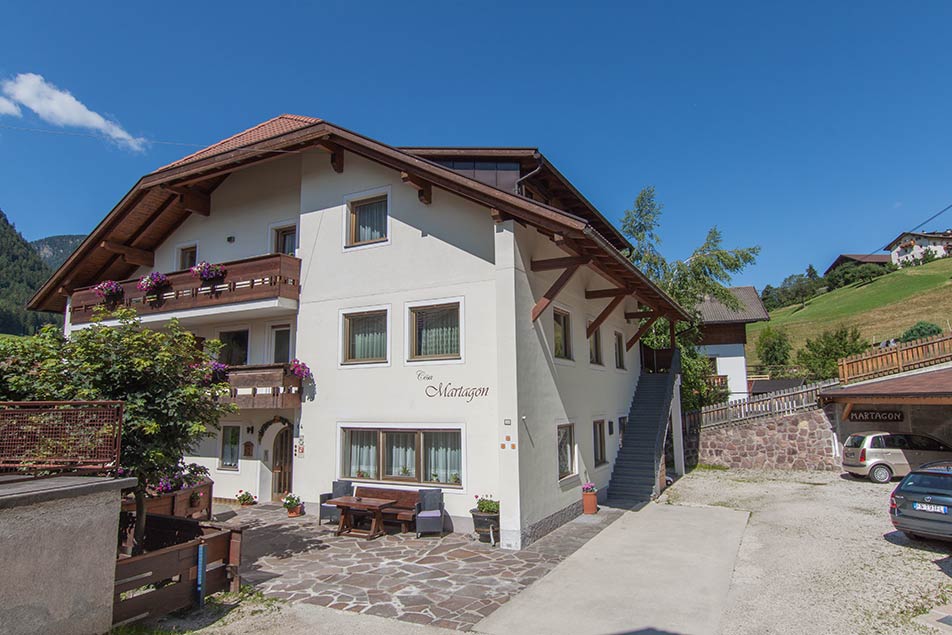Willkommen im Apartments Cësa Martagon in St. Ulrich